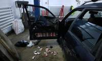 Passat cu portierele burdușite cu țigări de contrabandă depistat în trafic, în Vânători - Iași