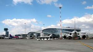 Un avion cu 112 pasageri a aterizat de urgență pe Aeroportul Otopeni. Au fost detectate posibile scurgeri de combustibil