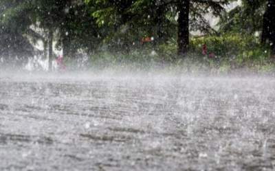 Avertizări de ploi și vijelii pentru cea mai mare parte a țării