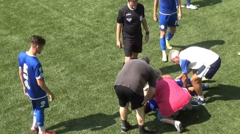 Momente de groază la Chiajna: un fotbalist era să moară pe teren. Ambulanță fără medic, sosită la locul incidentului (VIDEO)