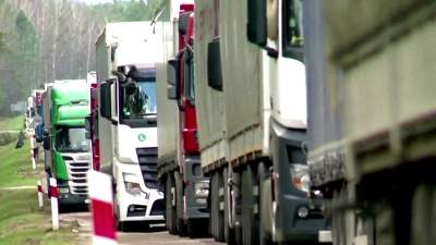 Polonia blochează la graniță, pe termen nelimitat, accesul camioanelor din Rusia și Belarus