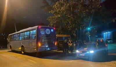 O fată de 13 ani, din Brazilia, a murit după ce s-a aplecat peste geamul unui autobuz pentru a face cu mâna prietenilor ei