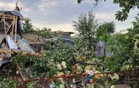 O tornadă a făcut prăpăd la Miroslovești: acoperișuri smulse, gospodării distruse, o femeie transportată la spital