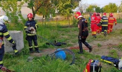 Femeie salvată de pompierii nemțeni dintr-o fântână adâncă de 8 metri