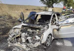 Mașina prefectului de Olt a luat foc în timp ce era condusă de șefa sa de Cancelarie: Refuz să cred că ar fi orice altă cauză decât un accident nefericit