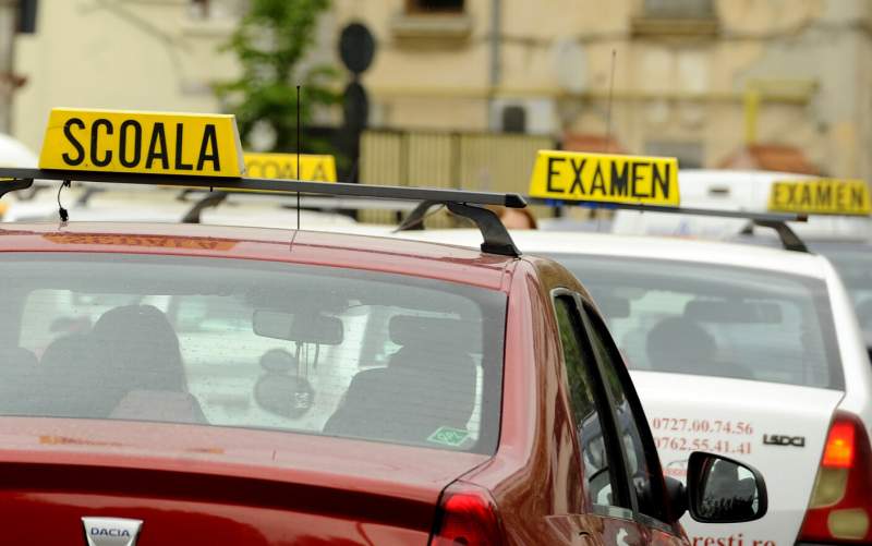 Un bărbat a venit băut la proba practică pentru obţinerea permisului de conducere, în Argeș