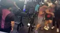Un român și un arab s-au luat la bătaie într-o sală de fitness din Iași, din cauza unei fete