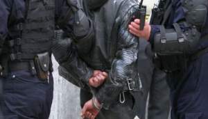 Hoți români de haine de lux căutați în trei județe, după ce au dat mai multe lovituri în Italia