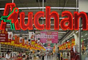 Protecția Consumatorilor a dat amenzi de 6,3 milioane de lei unor magazine din lanțurile Auchan și Penny