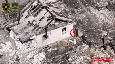 O casă întreagă ocupată de ruși în Donețk a fost distrusă cu o singură dronă intrată pe geam (VIDEO)