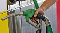 Surse: Guvernul va compensa parțial prețul la pompă al carburanților