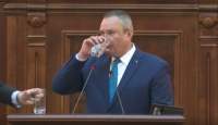Nicolae Ciucă a vorbit cu dificultate în Parlament: „Am cerut sprijinul şefului nostru de la Departamentul de Urgenţe” (VIDEO)