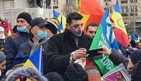 Dosar penal pe numele tânărului care a aruncat cu cerneală în George Simion, la manifestările din Piața Unirii de la Iași