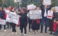 Protest în fața Mitropoliei Moldovei și Bucovinei: credincioșii cer pelerinaj fără restricții la Sfânta Parascheva