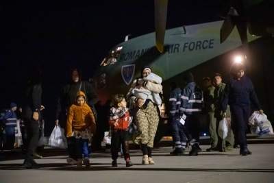 MAE: 30 de persoane, cetățeni români și familiile acestora, evacuate din Fâșia Gaza, au ajuns în România