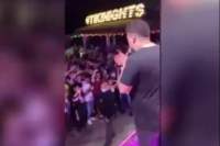 Nu s-a respectat nicio regulă! Îmbulzeală la un concert de manele din Iași: sute de oameni fără măști se înghesuie să bată palma cu manelistul (VIDEO)