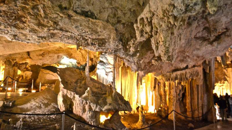 De vizitat! Magnifica peşteră Nerja (VIDEO)