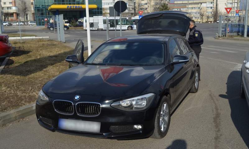 BMW căutat pentru confiscare de autoritățile italiene, depistat în traficul din Iași