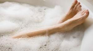 De ce nu strică o baie fierbinte după o zi stresantă! Beneficii imense pentru sănătate